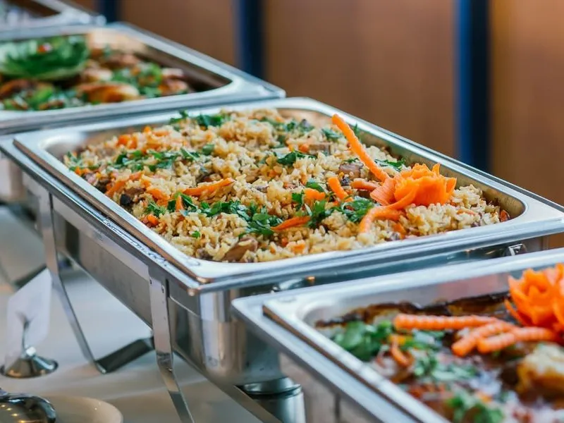 Budgetfreundliches Buffet für eine Abschlussfeier