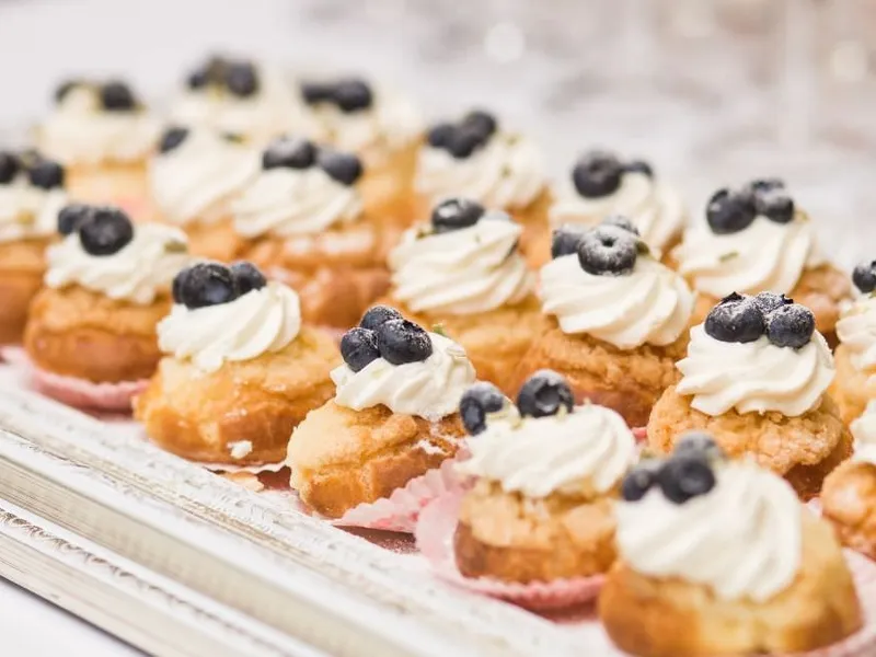 Elegantes Messestand-Catering mit Fingerfood