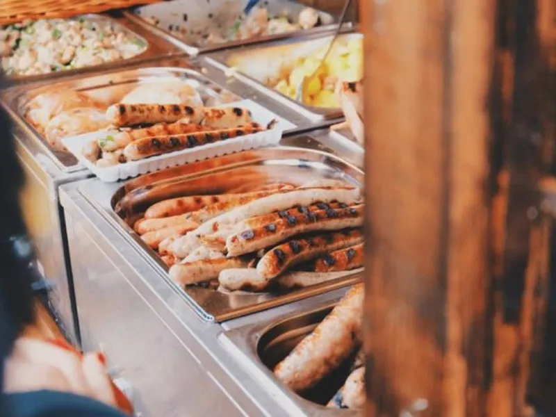 Frisches Salat- und Beilagenbuffet zur Grillstation