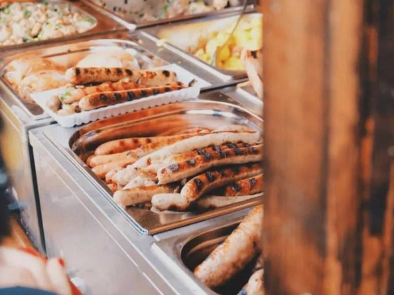 BBQ- und Grillstation im Freien mit rauchigem Aroma