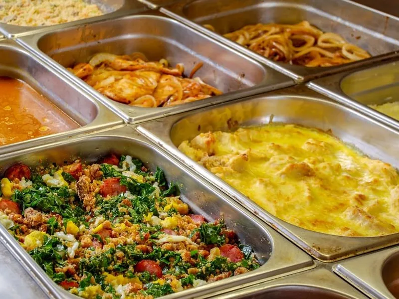 Klassische Canapés als Begleitung zum Sektempfang
