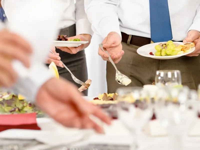 Firmenjubiläum in Ulm: festlicher Empfang mit Fingerfood und Sekt